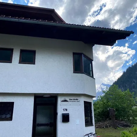 Apartment Haus Jolomo *